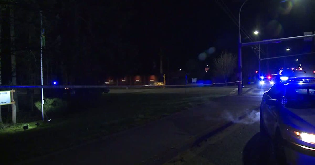 Man found dead outside King County Sheriff's Office precinct | FOX 13 ...