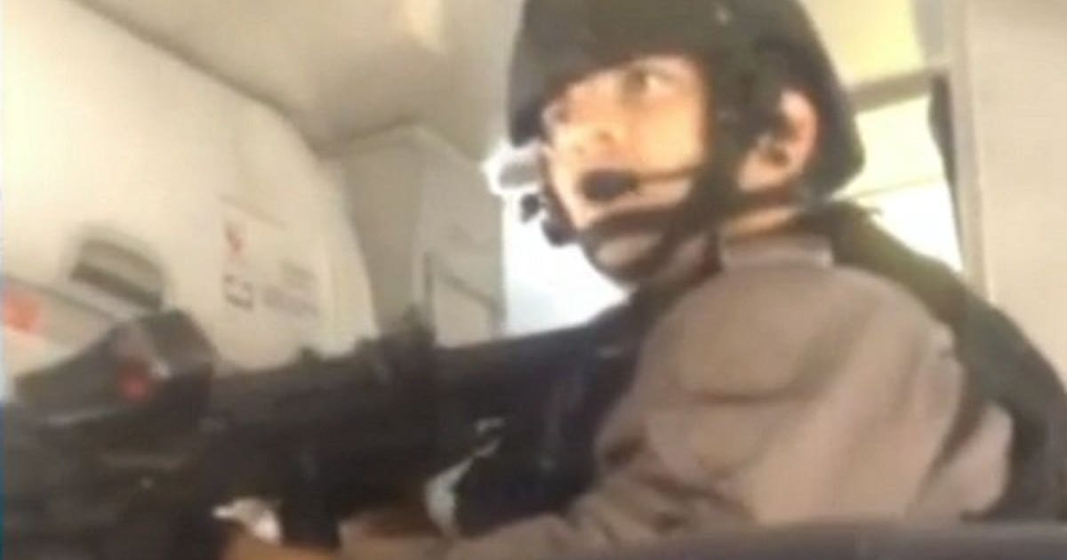 Jetpack Swat Watch armed cops storm commercial jet | FOX 13 Seattle