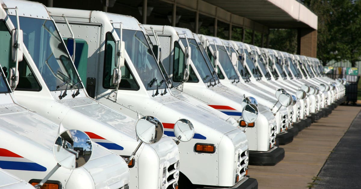 3 men arrested after mail carrier robbed at gunpoint in Lynnwood | FOX ...