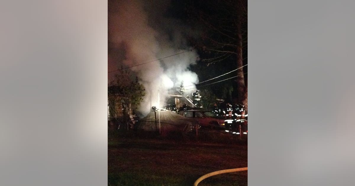 Large fire department reponse to West Seattle home | FOX 13 Seattle
