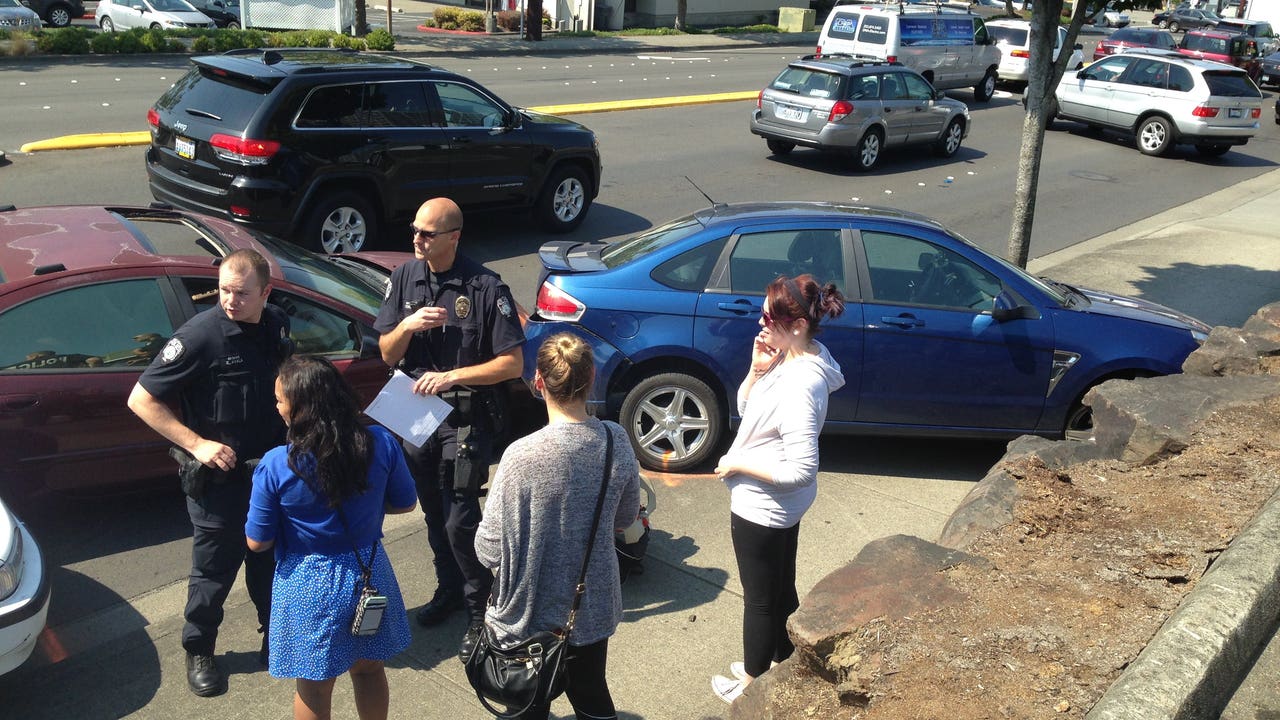Police Suspected DUI driver crashes into 7 cars, tries to carjack
