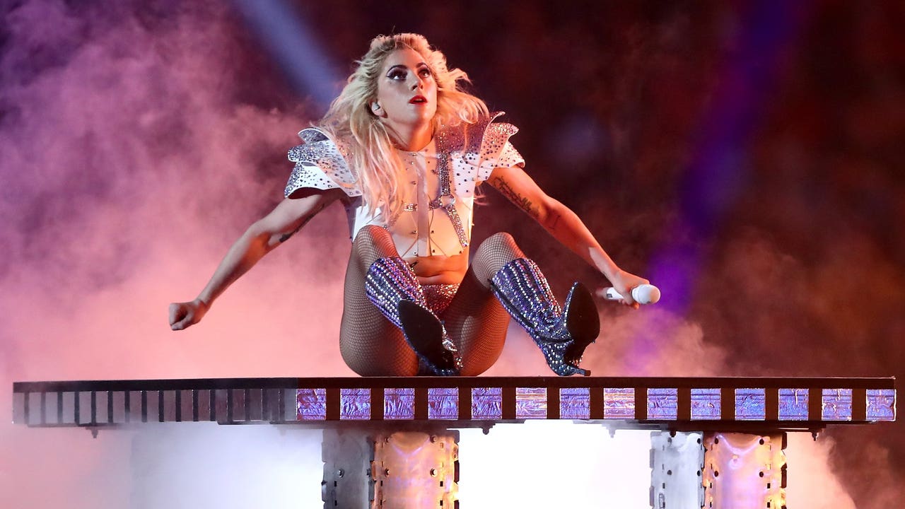 Конкурс лучшие выступления. Pepsi super Bowl Halftime show леди Гага. Lady Gaga super Bowl 2017. Gaga Stage. Lady Gaga super Bowl background.