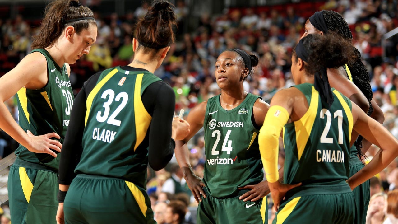 Chicago defeats Seattle Storm, winning 5th straight to clinch WNBA playoff spot