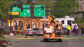 Good Samaritans work to rescue people in deadly Seattle crane collapse