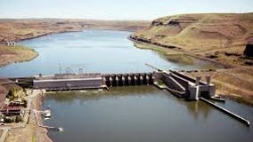 Snake River dam spills up to 300 gallons of oil into river