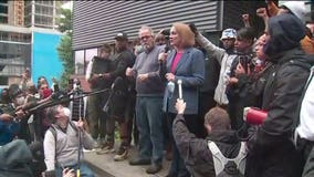 Seattle mayor, police chief vow to review tactics amid continuing protests