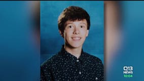 Peninsula High students wear black at homecoming game to mourn loss of classmate