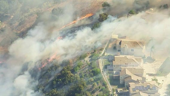 Fast-moving brush fire threatens 1,000 homes in Southern California