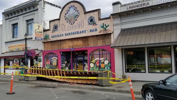 Awning collapses; injures 2 in Burlington
