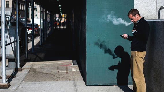 Bill seeks to ban smoking while walking on New York City sidewalks