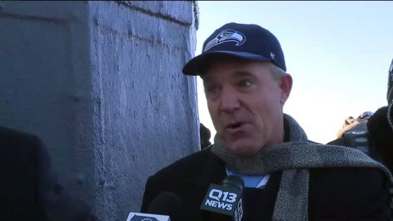 WATCH: Ring of Honor member Dave Krieg raises 12 flag at Space Needle