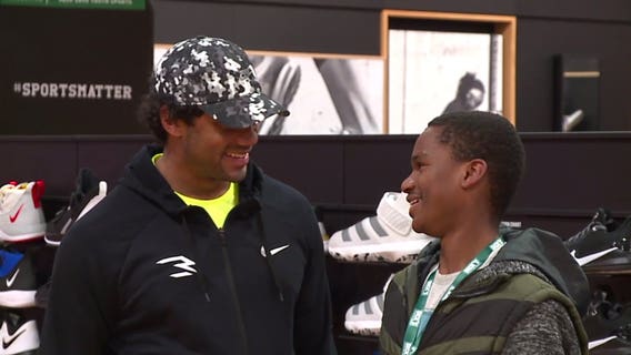 Russell Wilson surprises at-risk kids with shopping spree