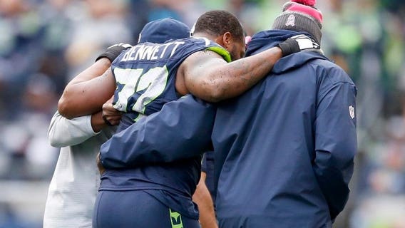 Michael Bennett leaves Seahawks game with knee injury