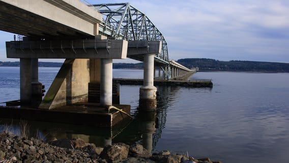 Hood Canal Bridge closes for hours due to mechanical issue