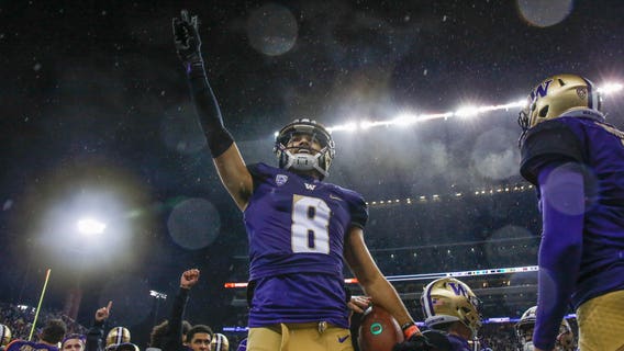 Washington star Dante Pettis injured early in Apple Cup