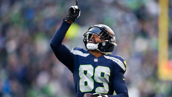 Baldwin calls Trump 'an idiot' as he and Wilson blast NFL's anthem decision