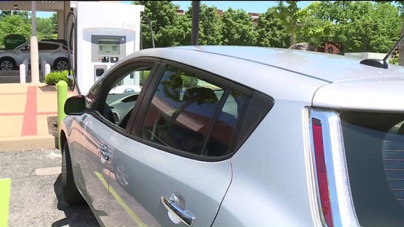 Electric car thwarts would-be carjackers 'It doesn’t have a key, it’s a smart car'