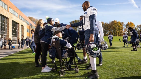 Seahawks inspire two local high school students battling serious medical conditions