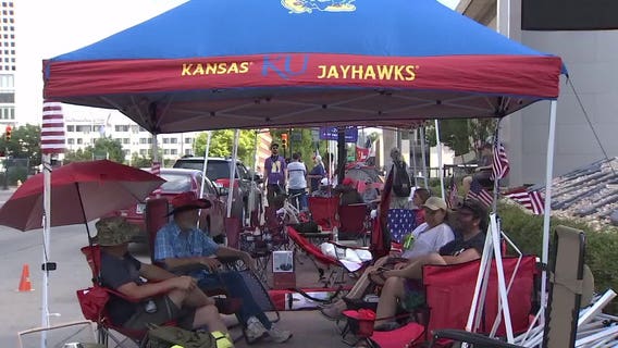 Heat, virus no deterrent for Trump fans camped outside Tulsa arena