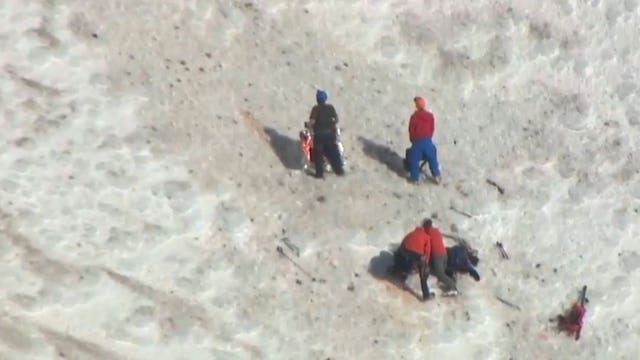 Climber dies, 7 others rescued on Oregon's Mount Hood