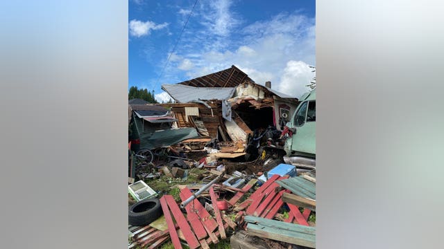 WSP: 2 semis collide, sending one of them careening into home near Elma