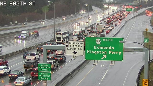 Two children killed, 4 injured in I-5 crash that caused 11-mile backup