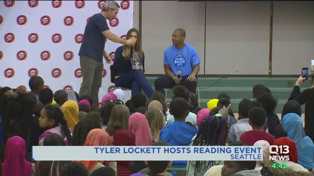 Seahawks' Tyler Lockett surprises Seattle students
