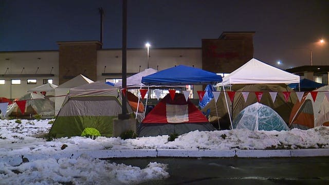 40+ brave cold and snow before grand opening of Chick-fil-A Puyallup