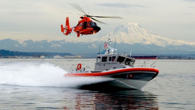 Coast Guard closes Columbia River due to fire