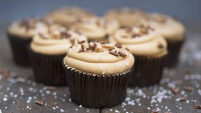 Teen buys every cupcake from bakery after getting fat-shamed