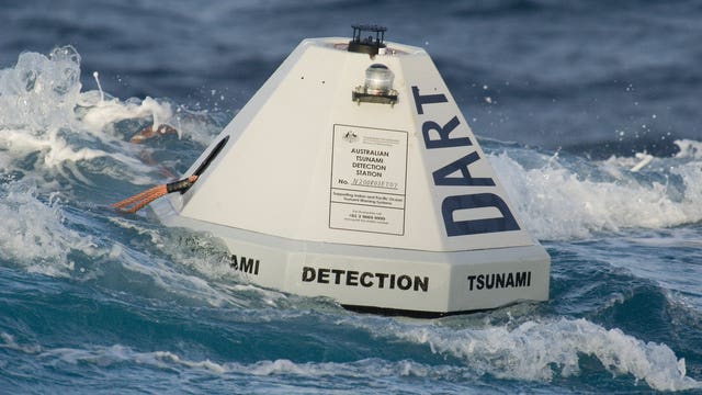 Tsunami detection buoy washes ashore in Oregon