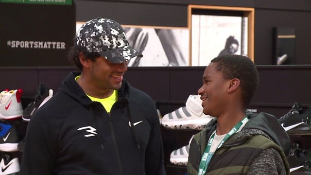 Russell Wilson surprises at-risk kids with shopping spree