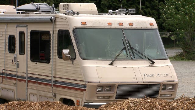 Everett reconsidering how to handle homeless people living in vehicles
