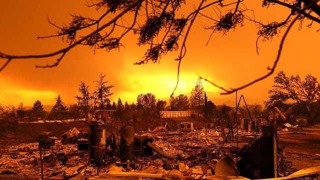 Twin wildfires threaten 10,000 Northern California homes