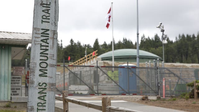 Trans Mountain pipeline has oil leak at Canadian station