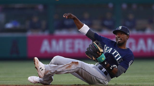 AP source: MLB owners approve plan to start season in July