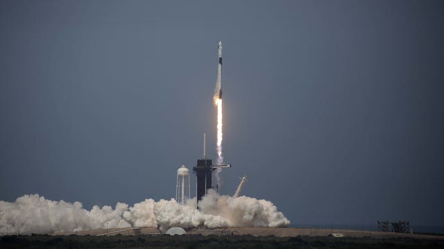 Spacewalking astronaut loses mirror, newest space junk