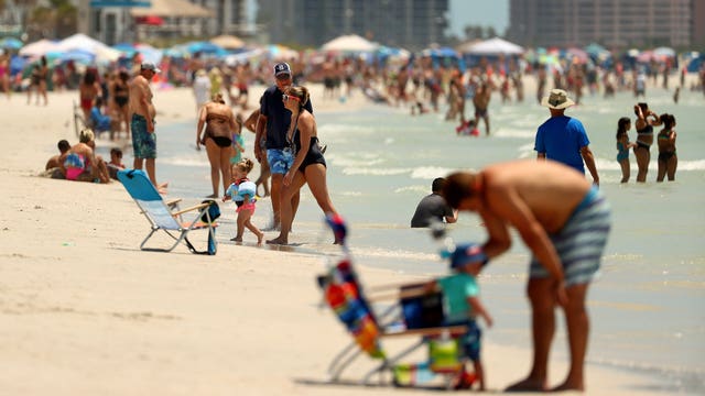 Memorial Day weekend draws crowds and triggers warnings