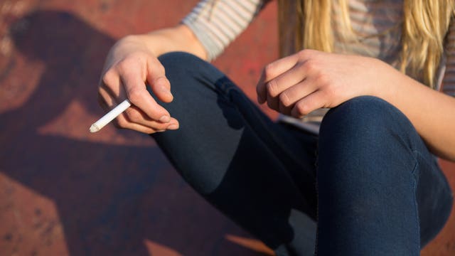 Washington AG continues bipartisan push to raise tobacco sale age to 21