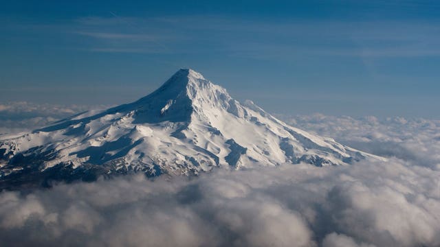 63-year-old man dies in fall while climbing on Mount Hood