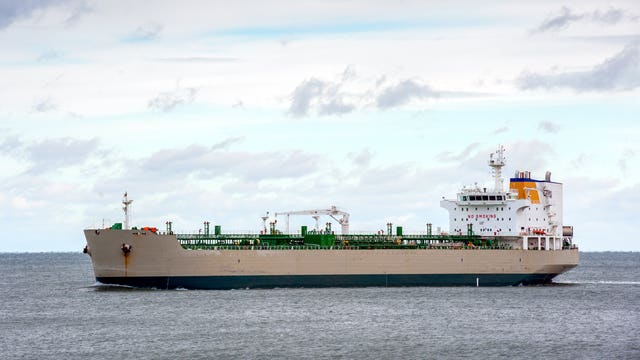 Bills aim to beef up oil transportation safety