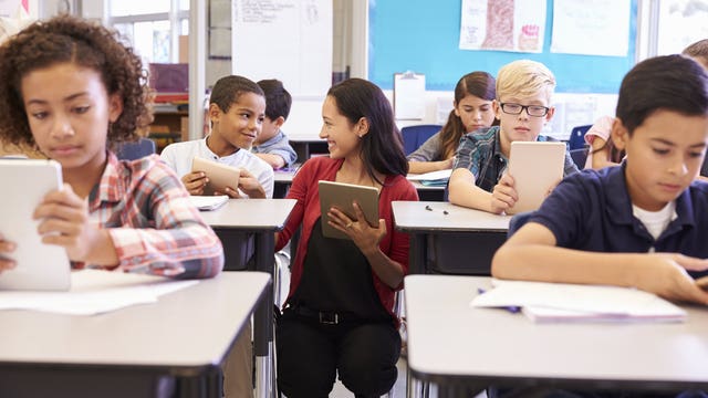 Gov. Jay Inslee signs bill protecting students' free speech