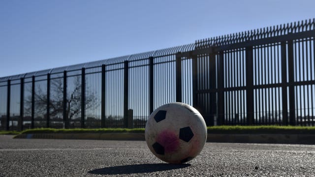 Bidders for Trump's border wall: One proposes putting deck on top, another wants to build 'piece of art'