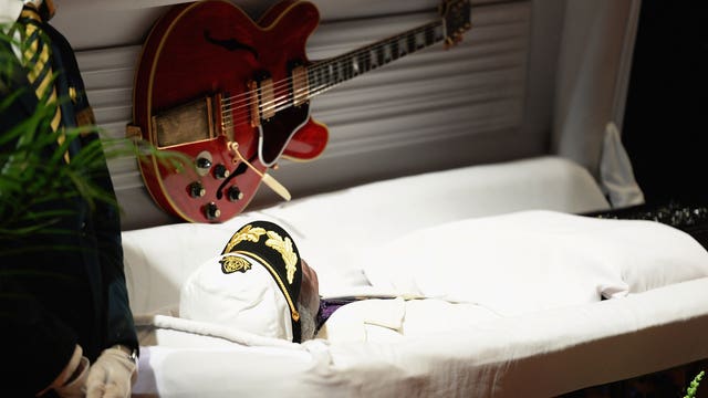 Music legend Chuck Berry remembered in rock 'n' roll style