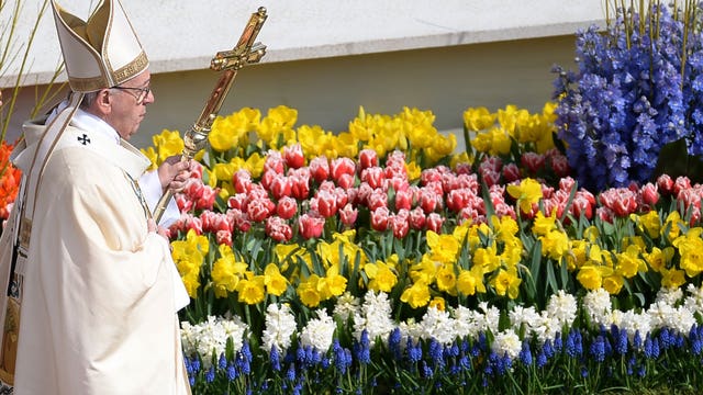 Pope decries 'vile' attack on Syrians in Easter address
