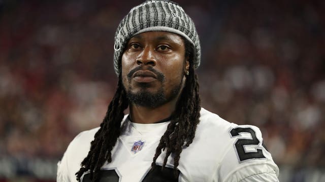 Marshawn Lynch sits during anthem in Raiders loss in Arizona