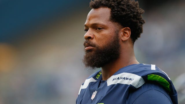 Seahawks teammates throw support behind Michael Bennett