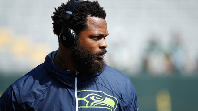In wake of run-in with police, Michael Bennett continues national anthem protest