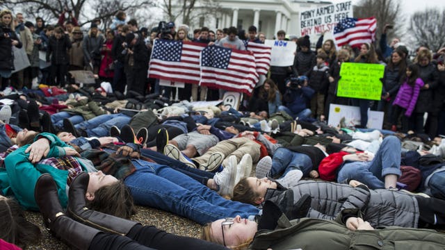 Teens, parents demonstrate in front of White House for gun control action