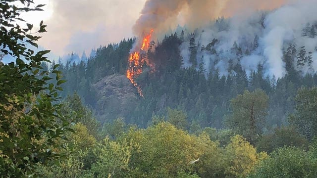 Hikers ordered to 'leave now' as Maple Fire in Olympics doubles in size
